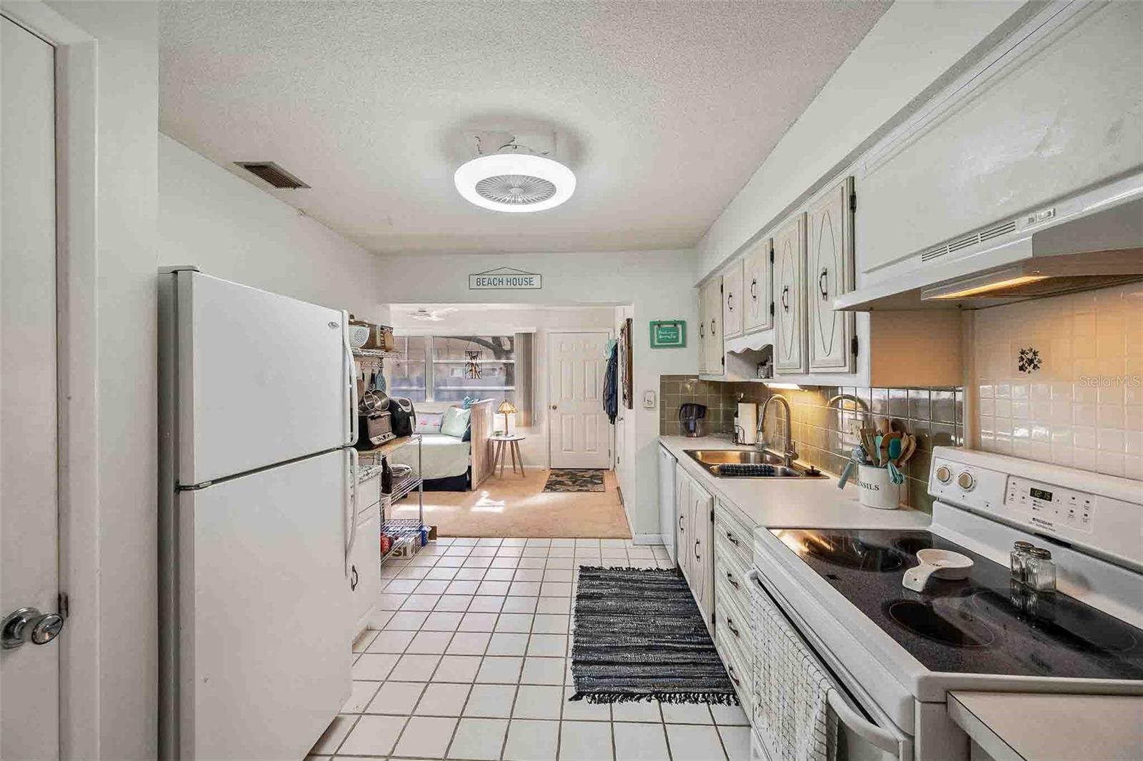 TWIN OAKS APTS - Residential