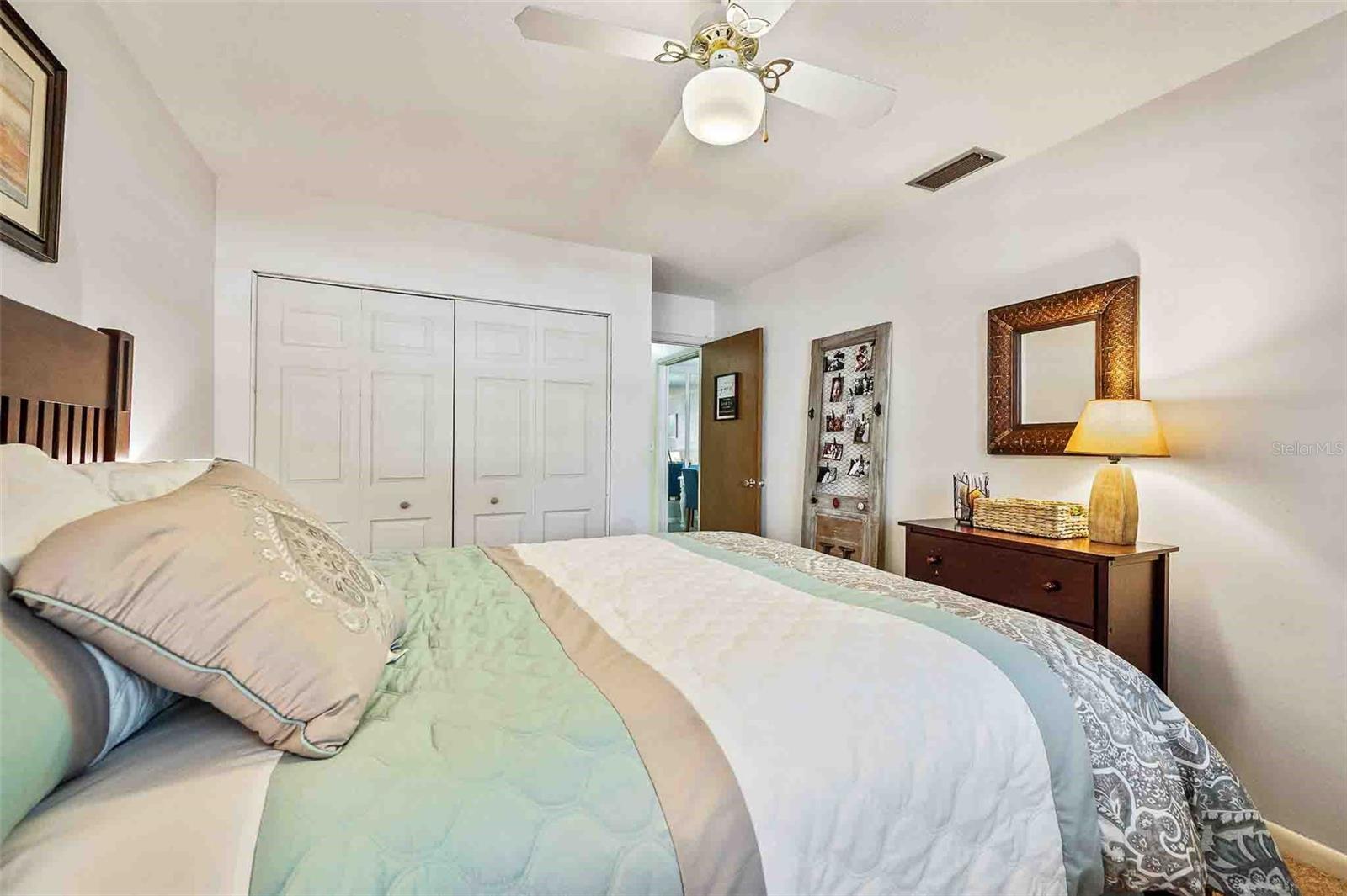TWIN OAKS APTS - Residential