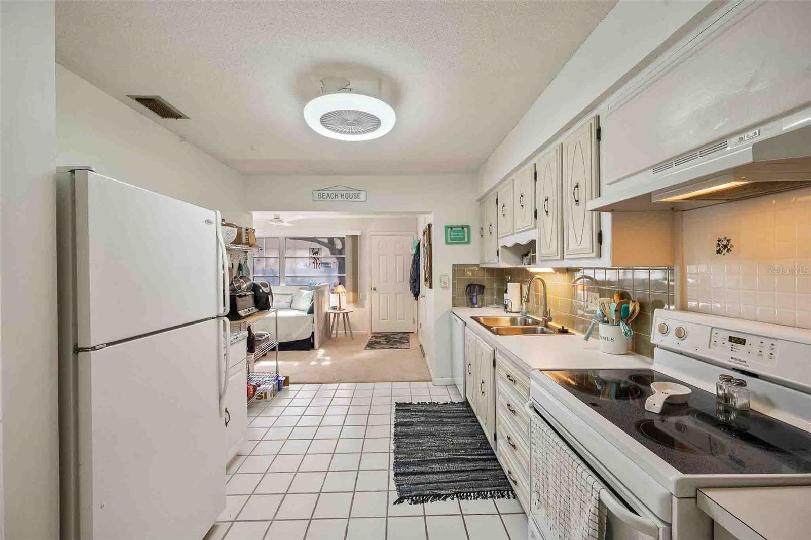 TWIN OAKS APTS - Residential