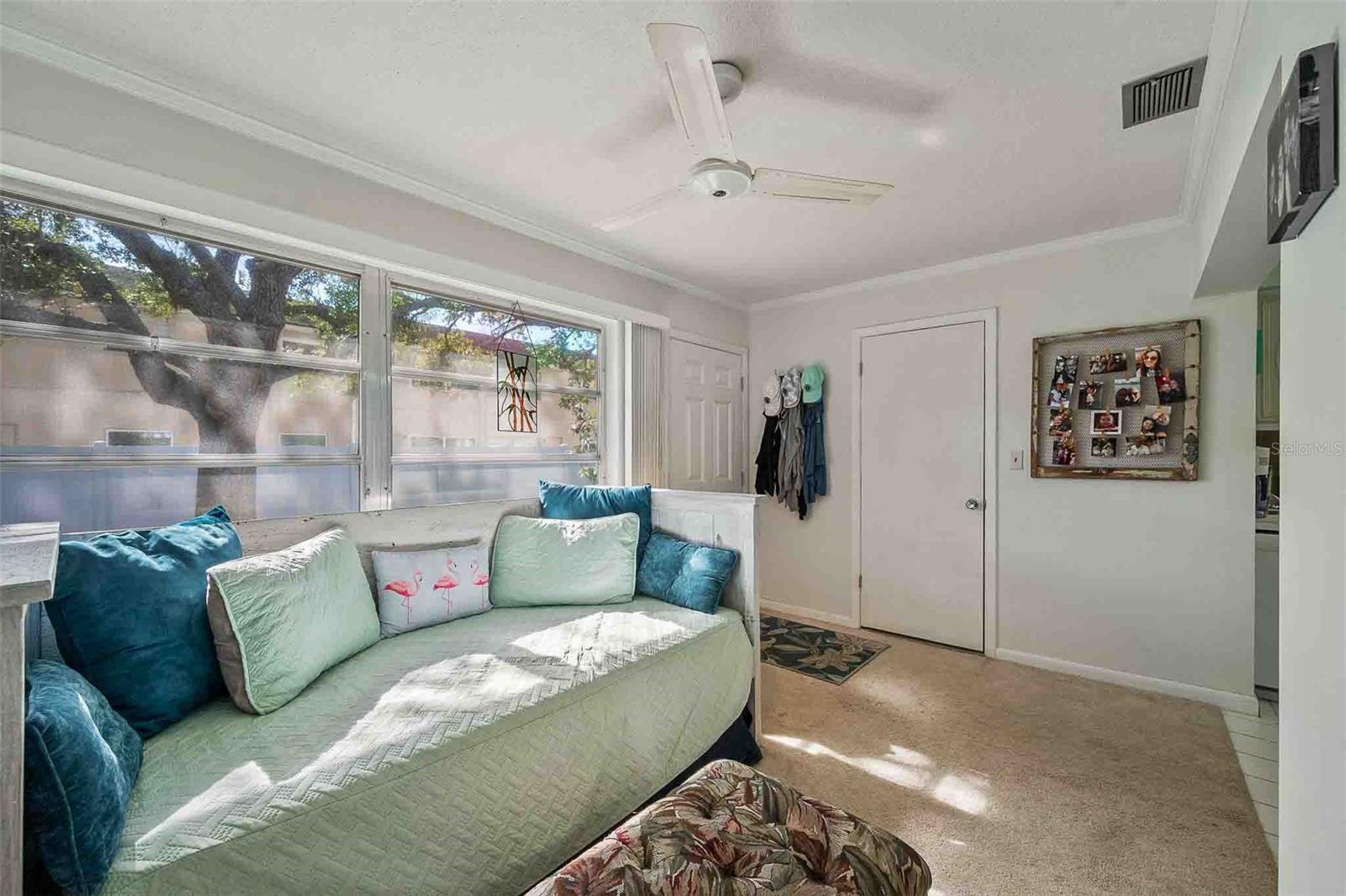 TWIN OAKS APTS - Residential