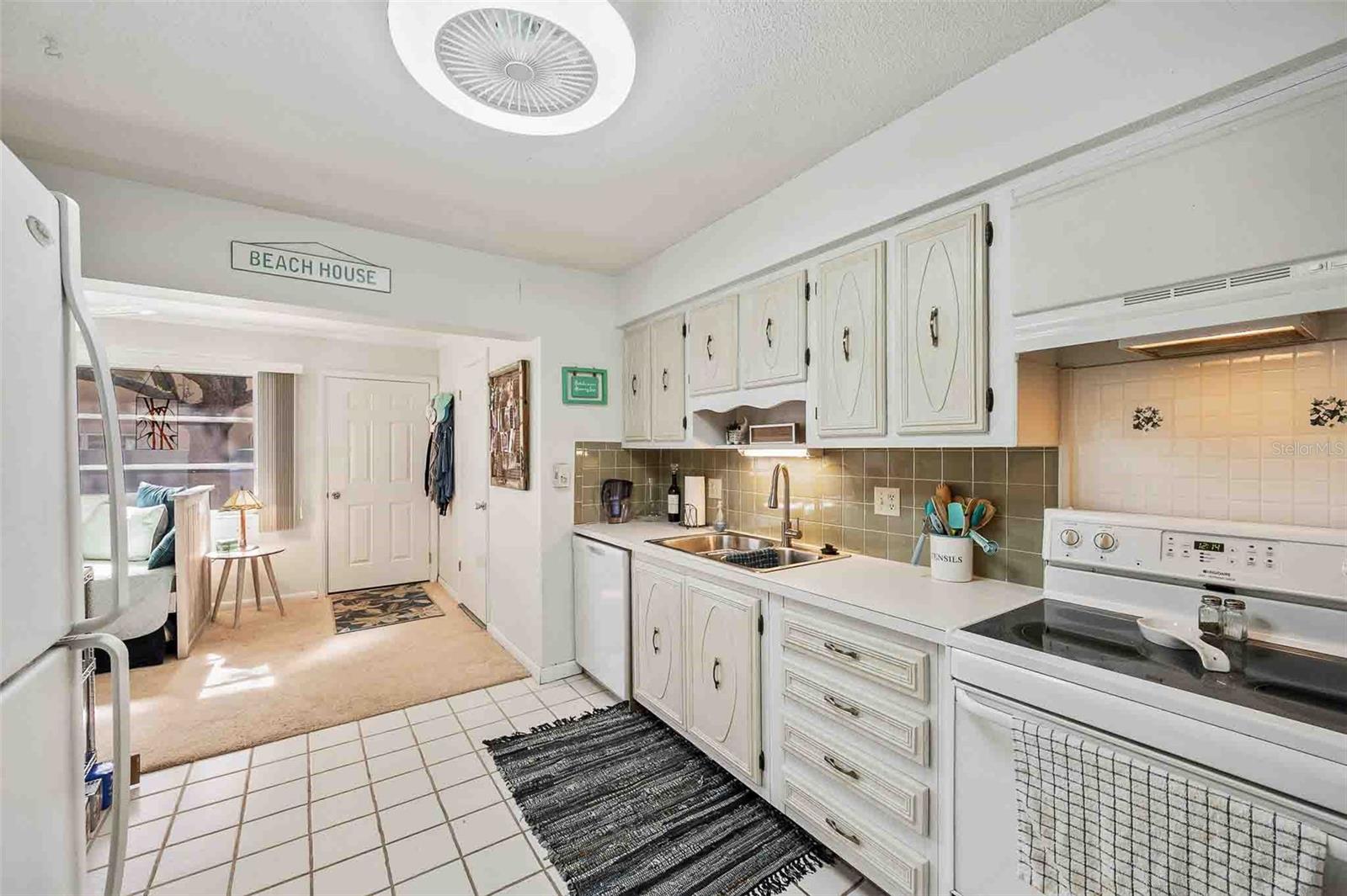 TWIN OAKS APTS - Residential