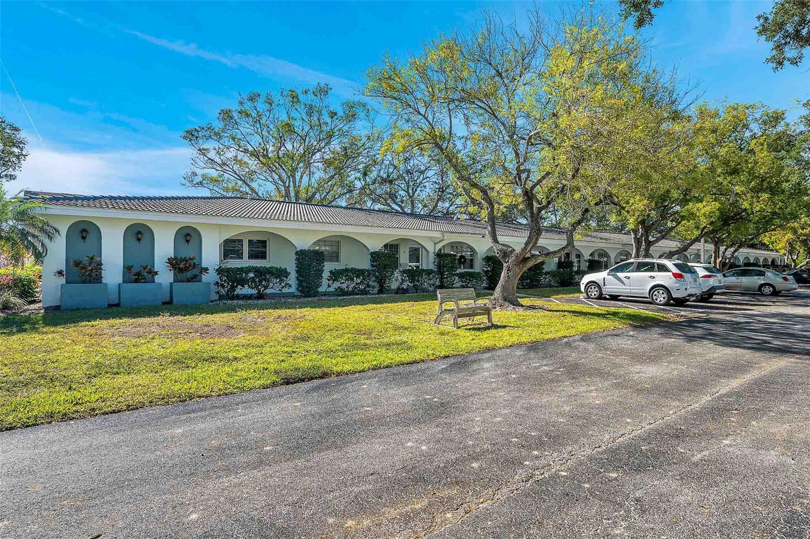 TWIN OAKS APTS - Residential