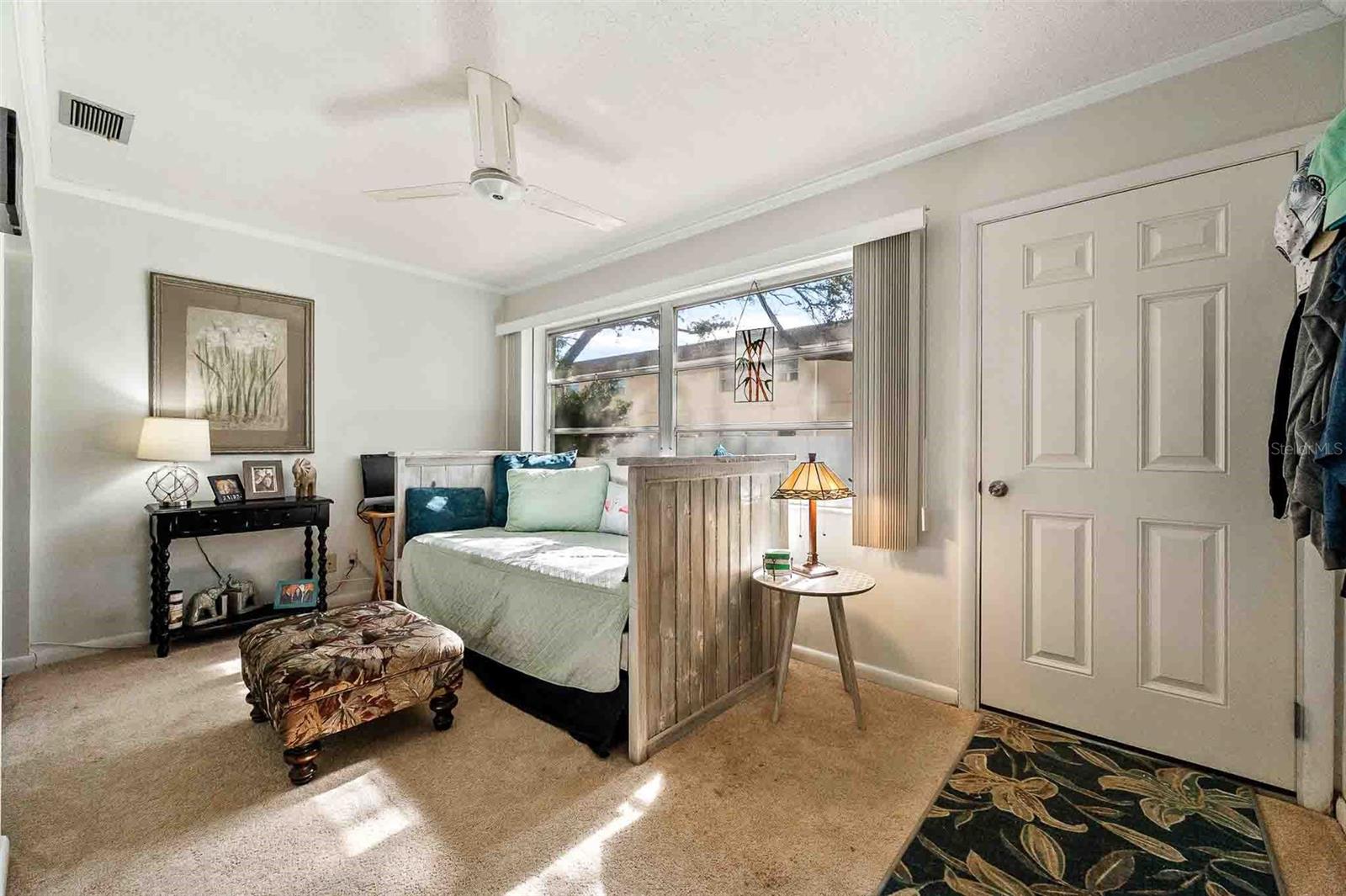 TWIN OAKS APTS - Residential