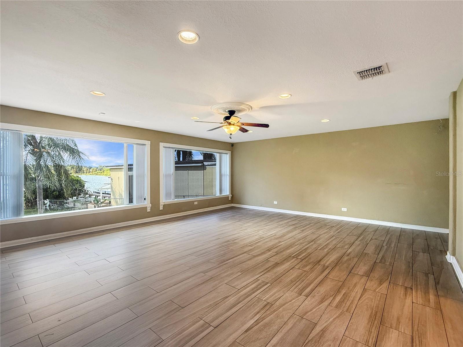 ELOISE WOODS LAKE ROY UNIT - Residential Lease