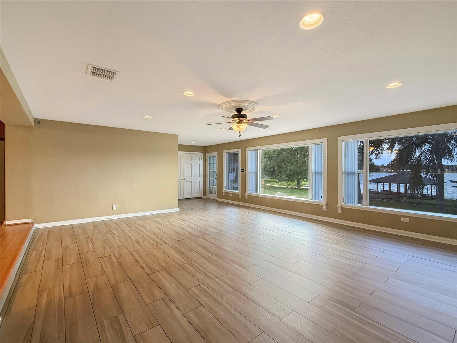 ELOISE WOODS LAKE ROY UNIT - Residential Lease