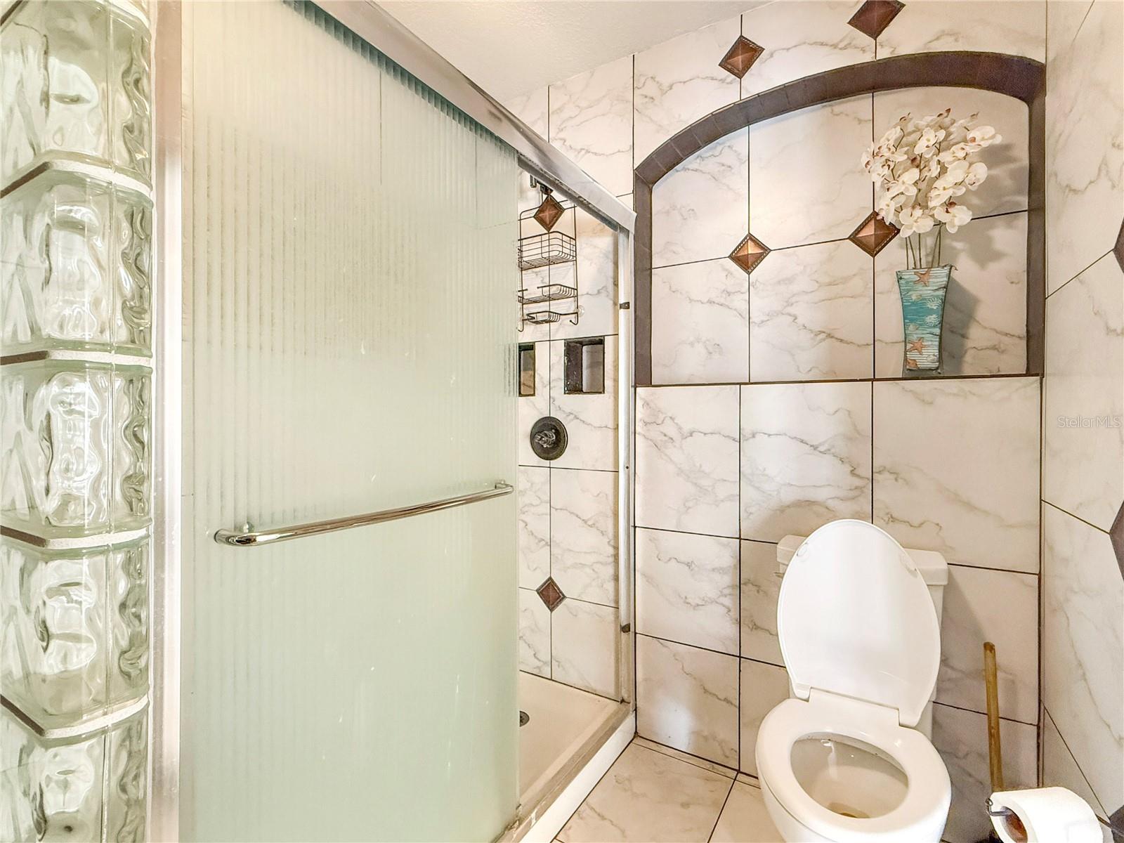 ELOISE WOODS LAKE ROY UNIT - Residential Lease