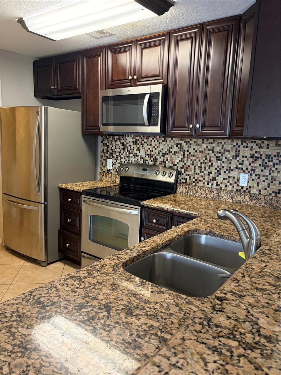 SANDLAKE PRIVATE RESIDENCES - Residential