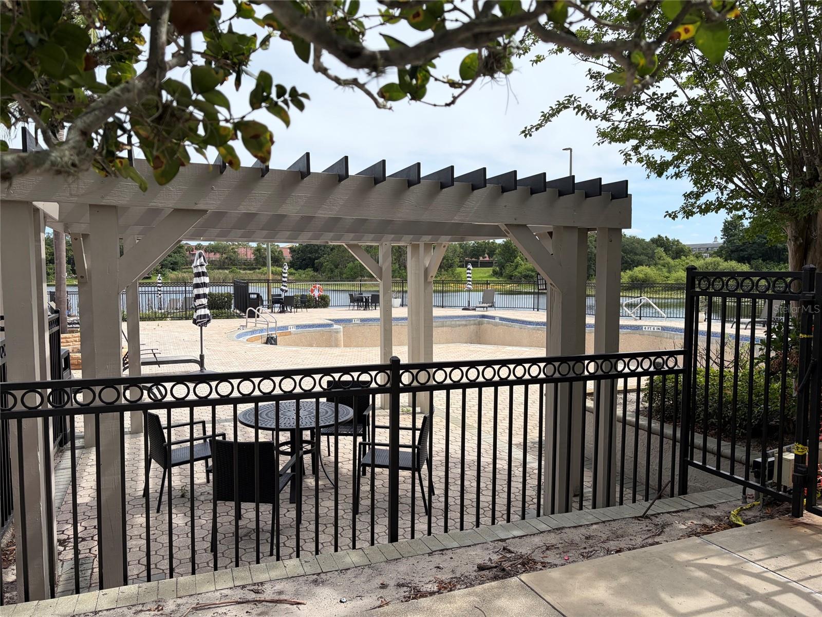 SANDLAKE PRIVATE RESIDENCES - Residential
