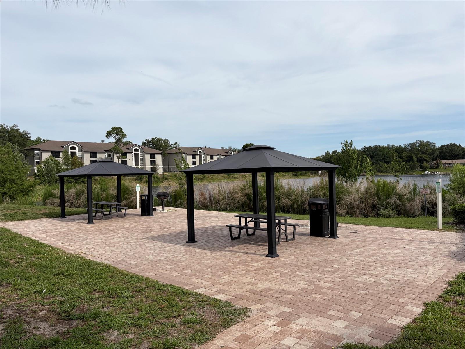 SANDLAKE PRIVATE RESIDENCES - Residential