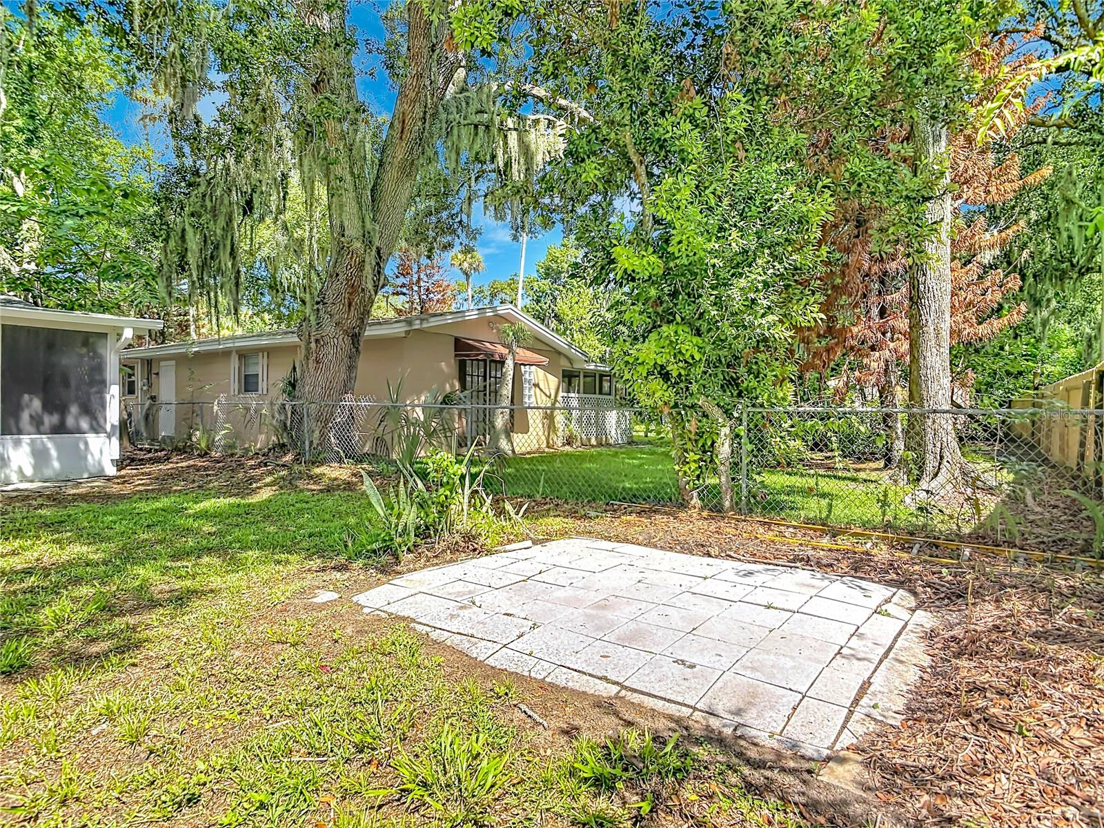 PALM GROVE - Residential