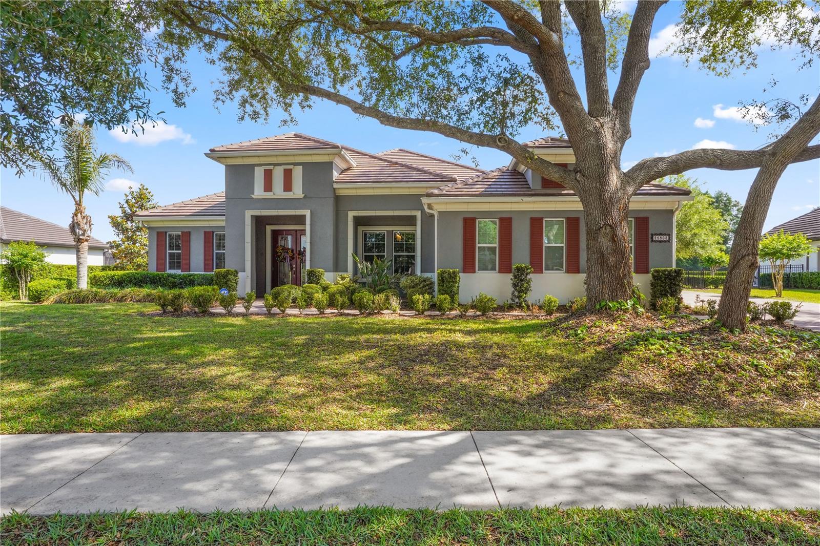 HEATHROW COUNTRY ESTATE - Residential