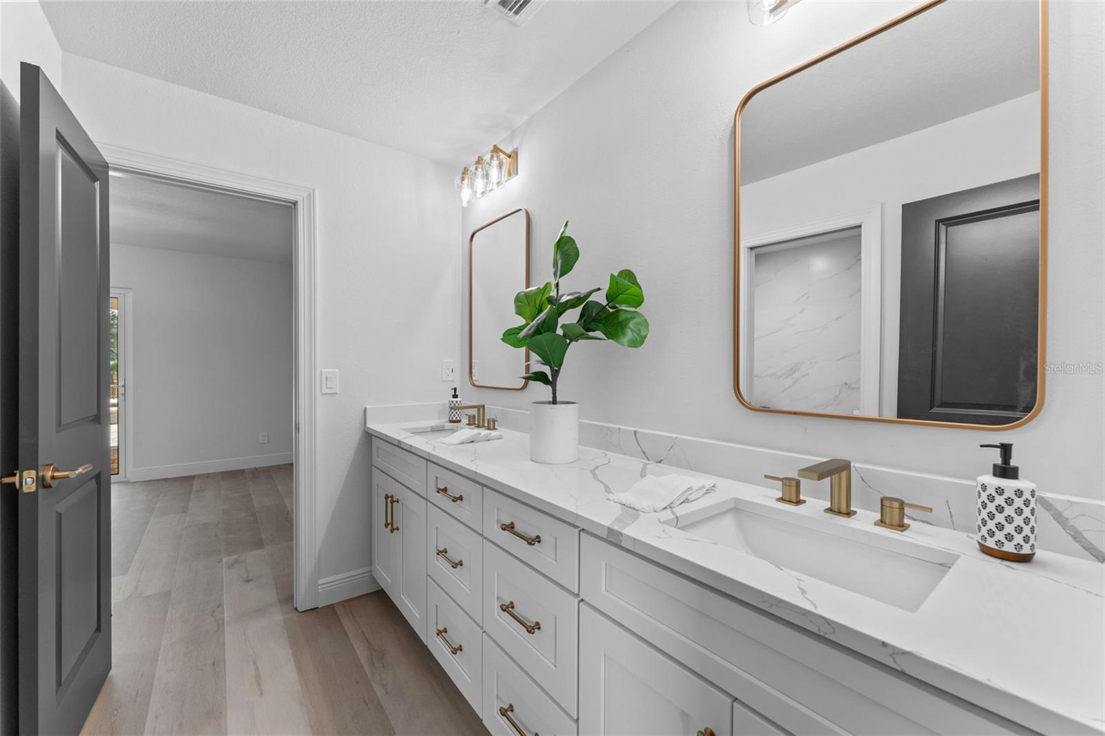 LAKESIDE GROVE ESTATES - Residential