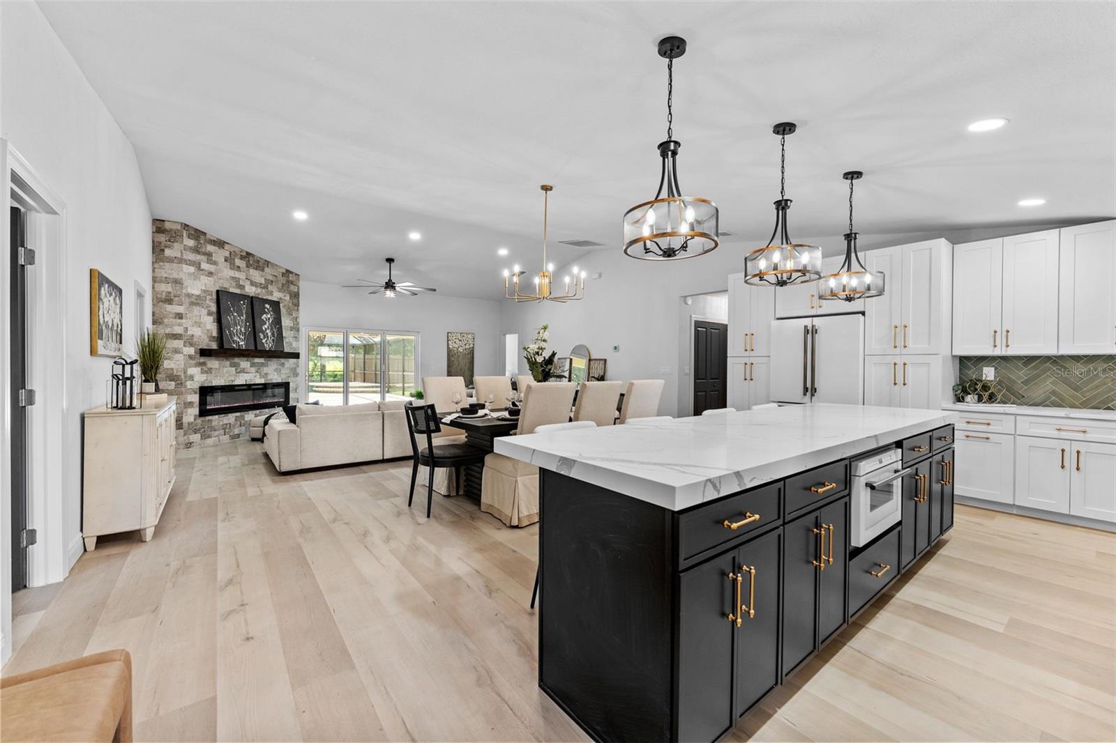 LAKESIDE GROVE ESTATES - Residential