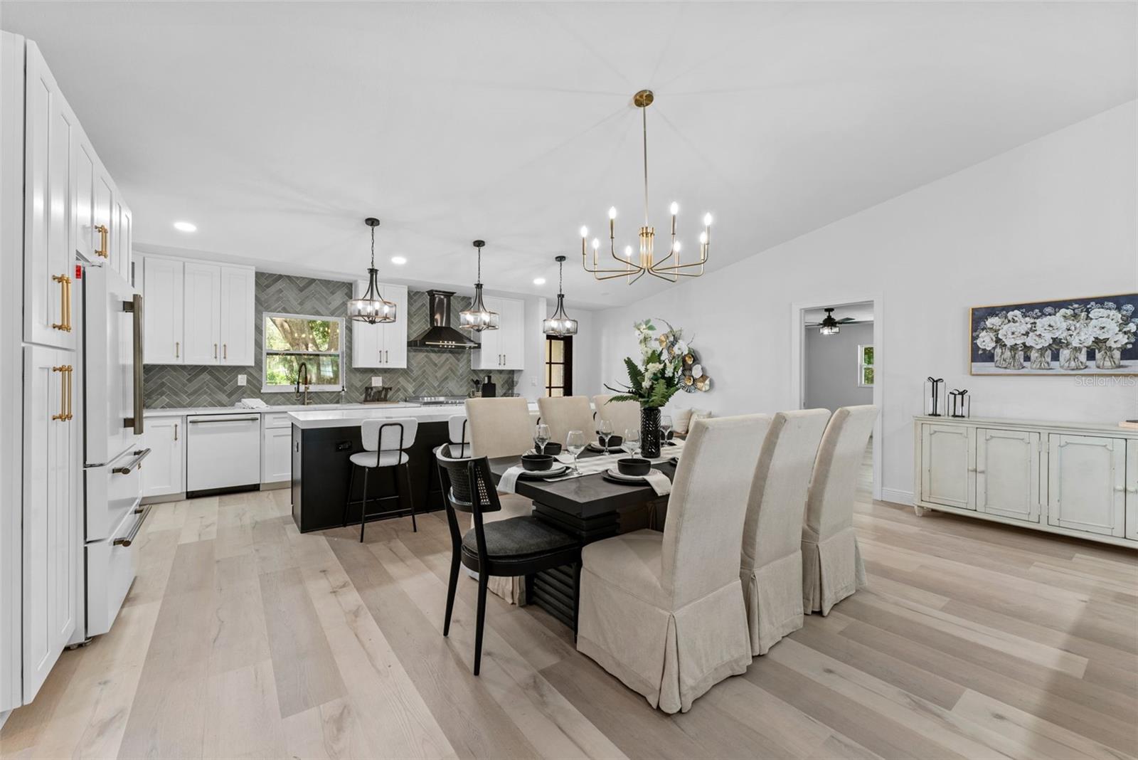 LAKESIDE GROVE ESTATES - Residential