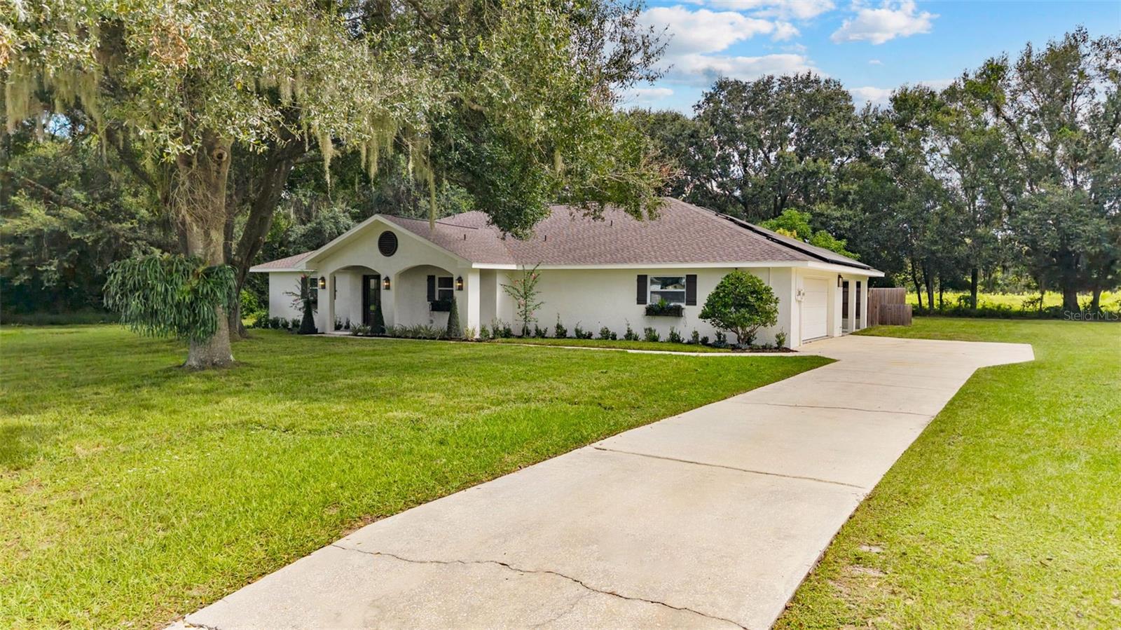 LAKESIDE GROVE ESTATES - Residential