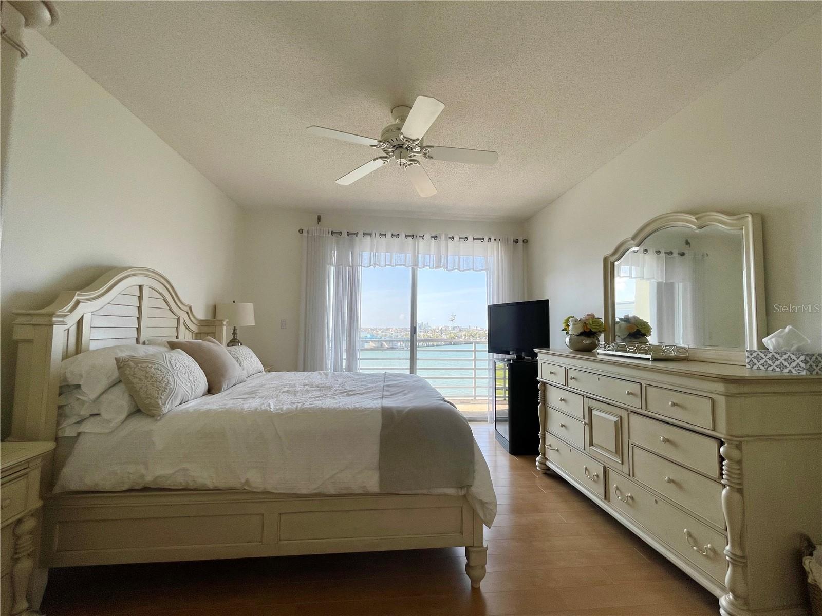 HARBOURSIDE CONDO - Residential