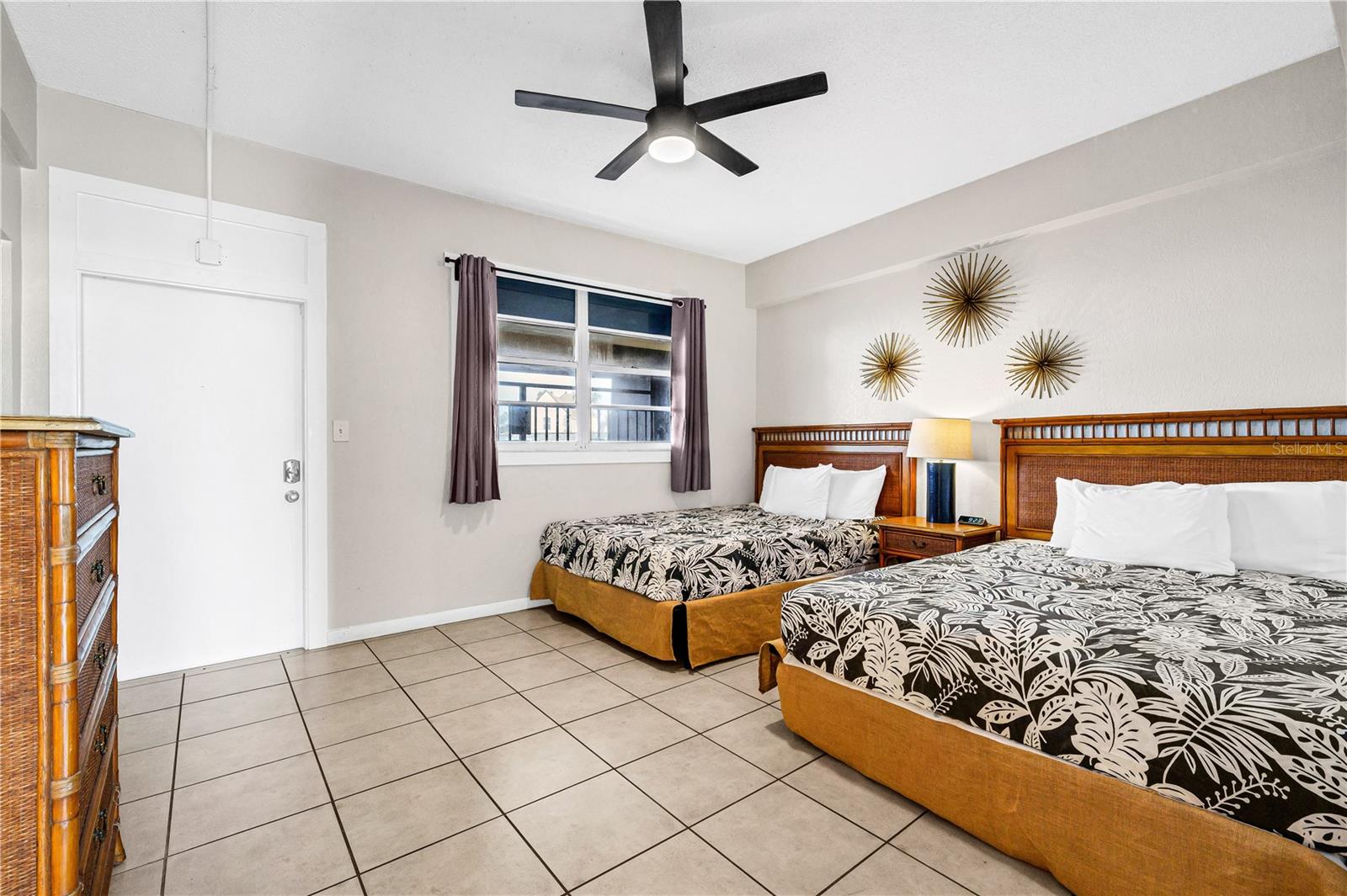 THE HAWAIIAN INN BEACH RESORT - Residential