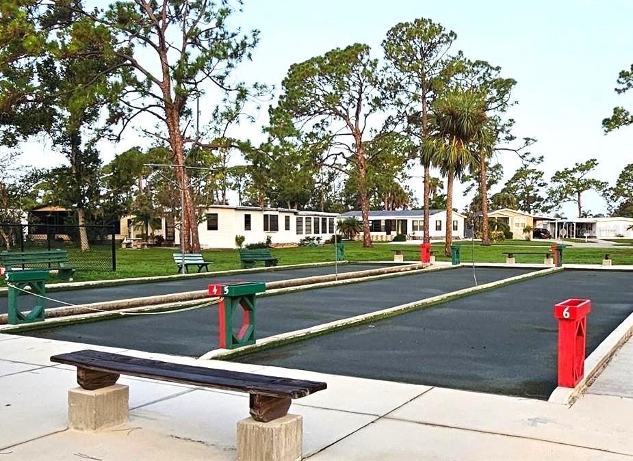 HOLIDAY PARK - Land