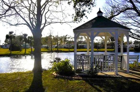 HOLIDAY PARK - Land