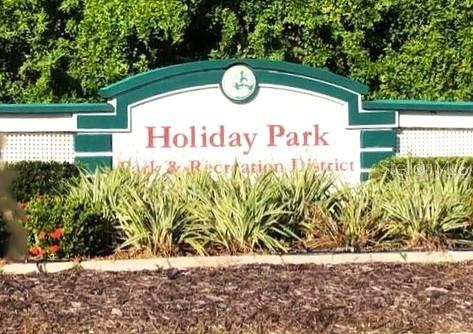 HOLIDAY PARK - Land