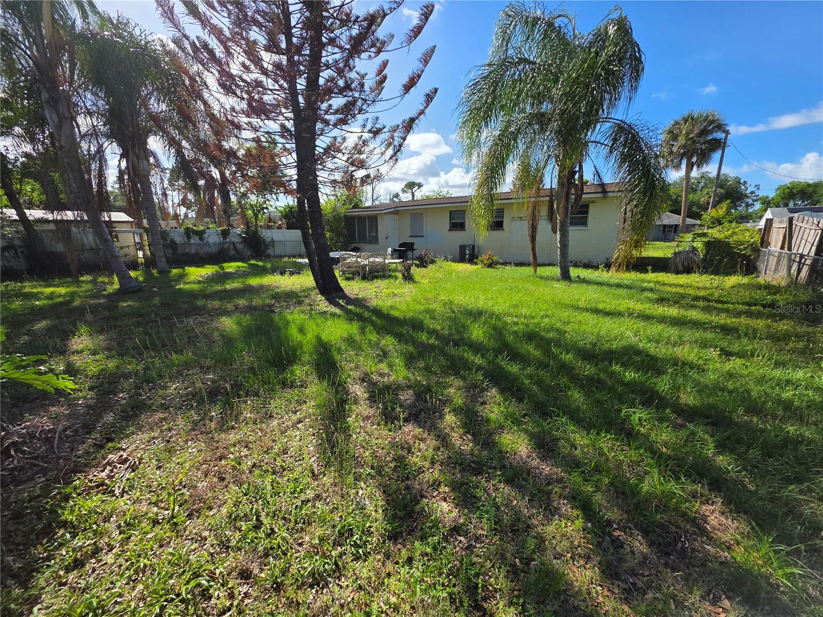 HOLLY MANOR - Residential