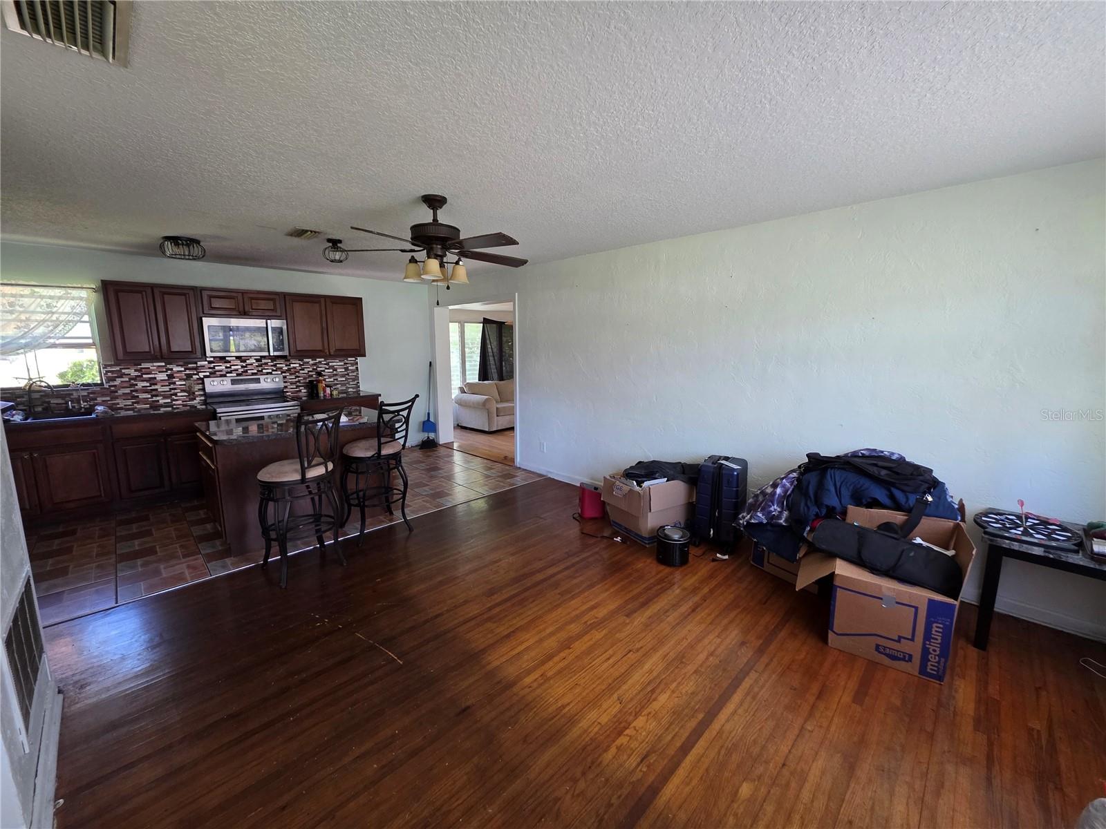 HOLLY MANOR - Residential