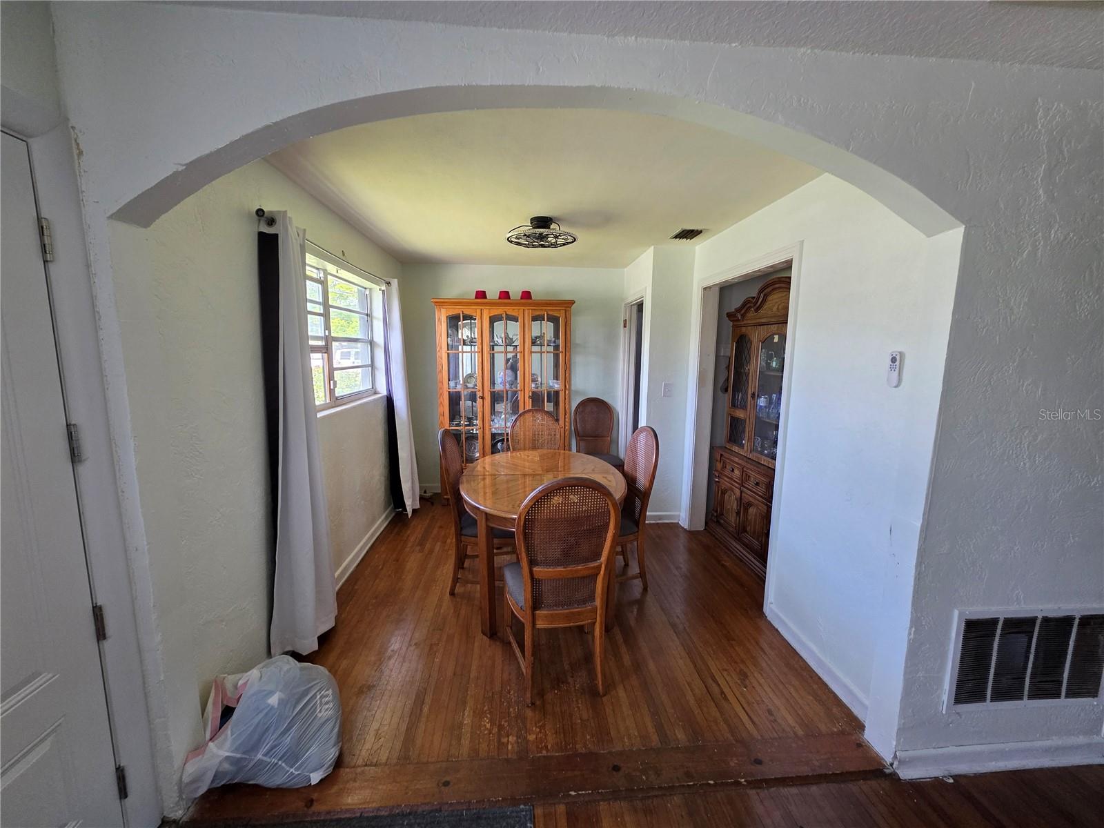 HOLLY MANOR - Residential