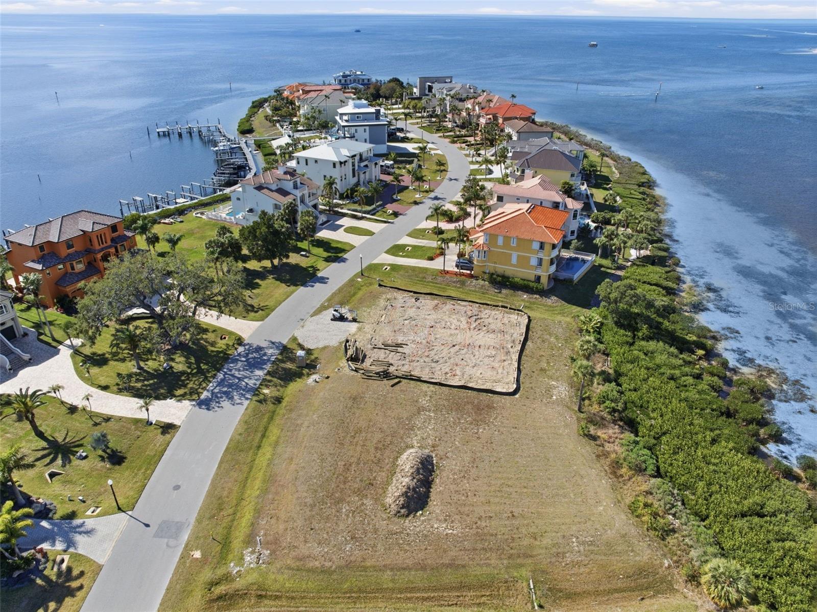 HARBORPOINTE - Residential