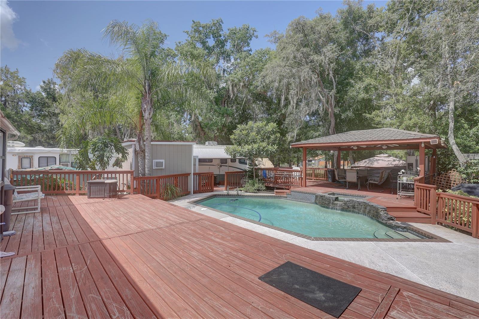 MOON LAKE ESTATES - Residential