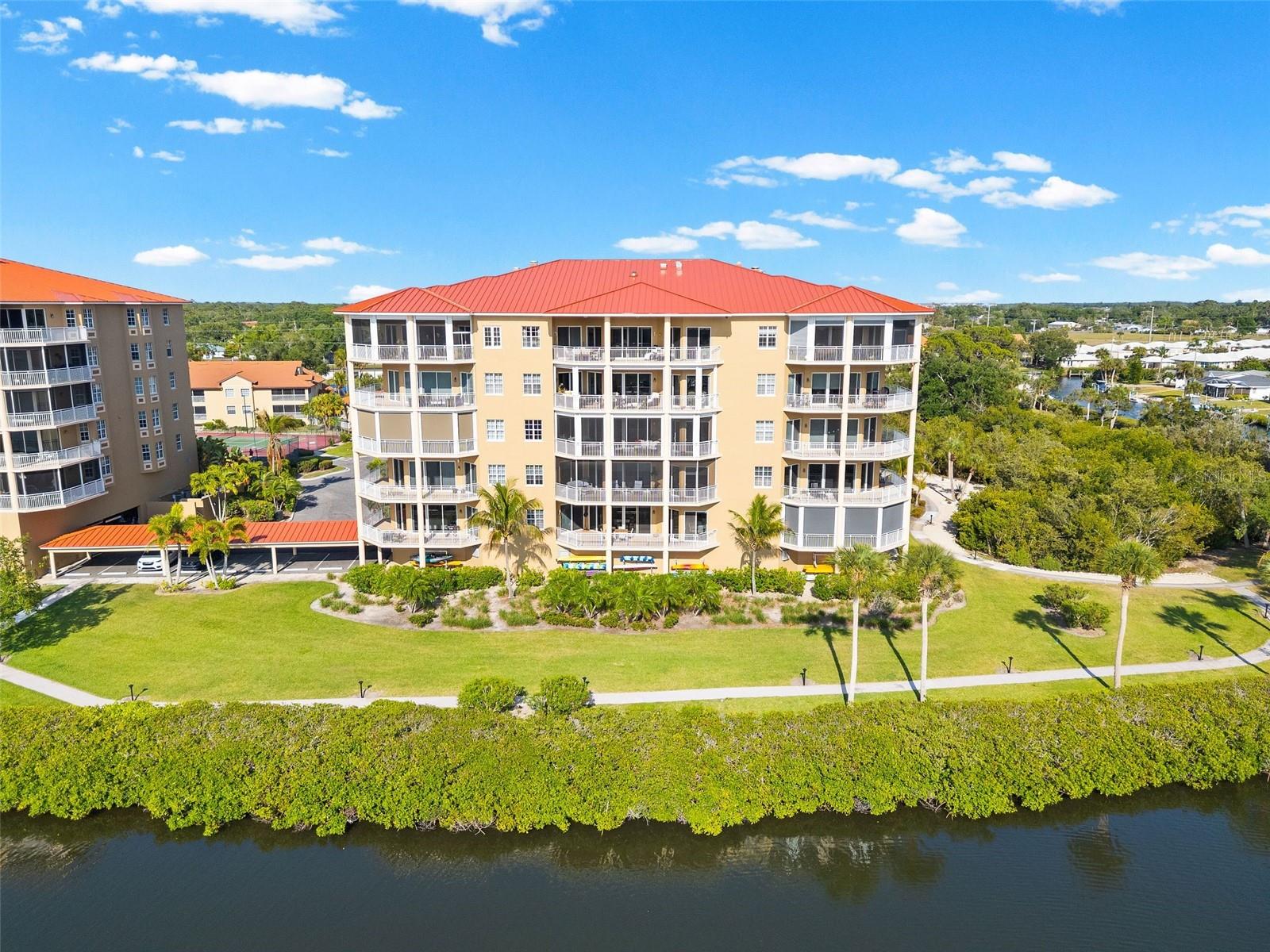 BLACKBURN HARBOR RESIDENCES - Residential