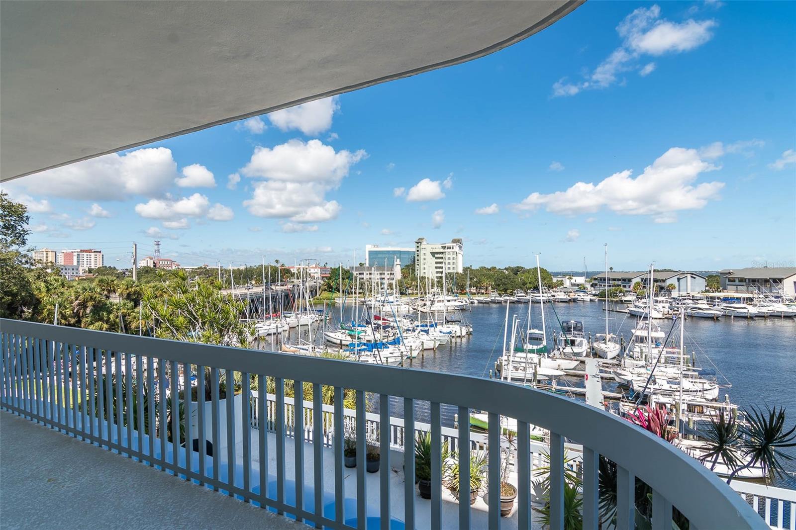 CRANE CLIFF - Residential