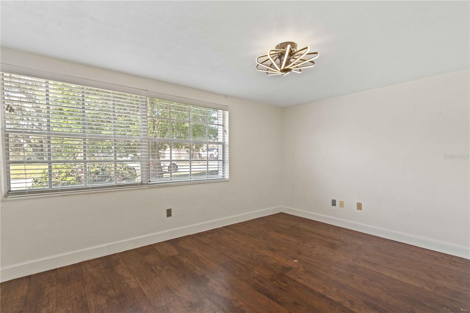 BEACON WOODS VILLAGE 5-B - Residential