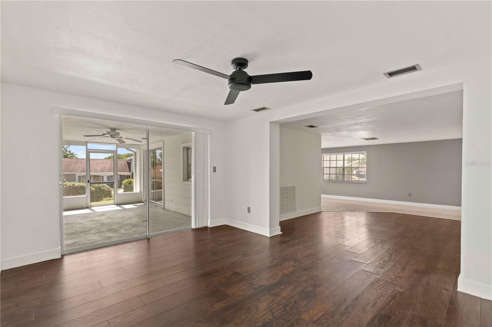 BEACON WOODS VILLAGE 5-B - Residential