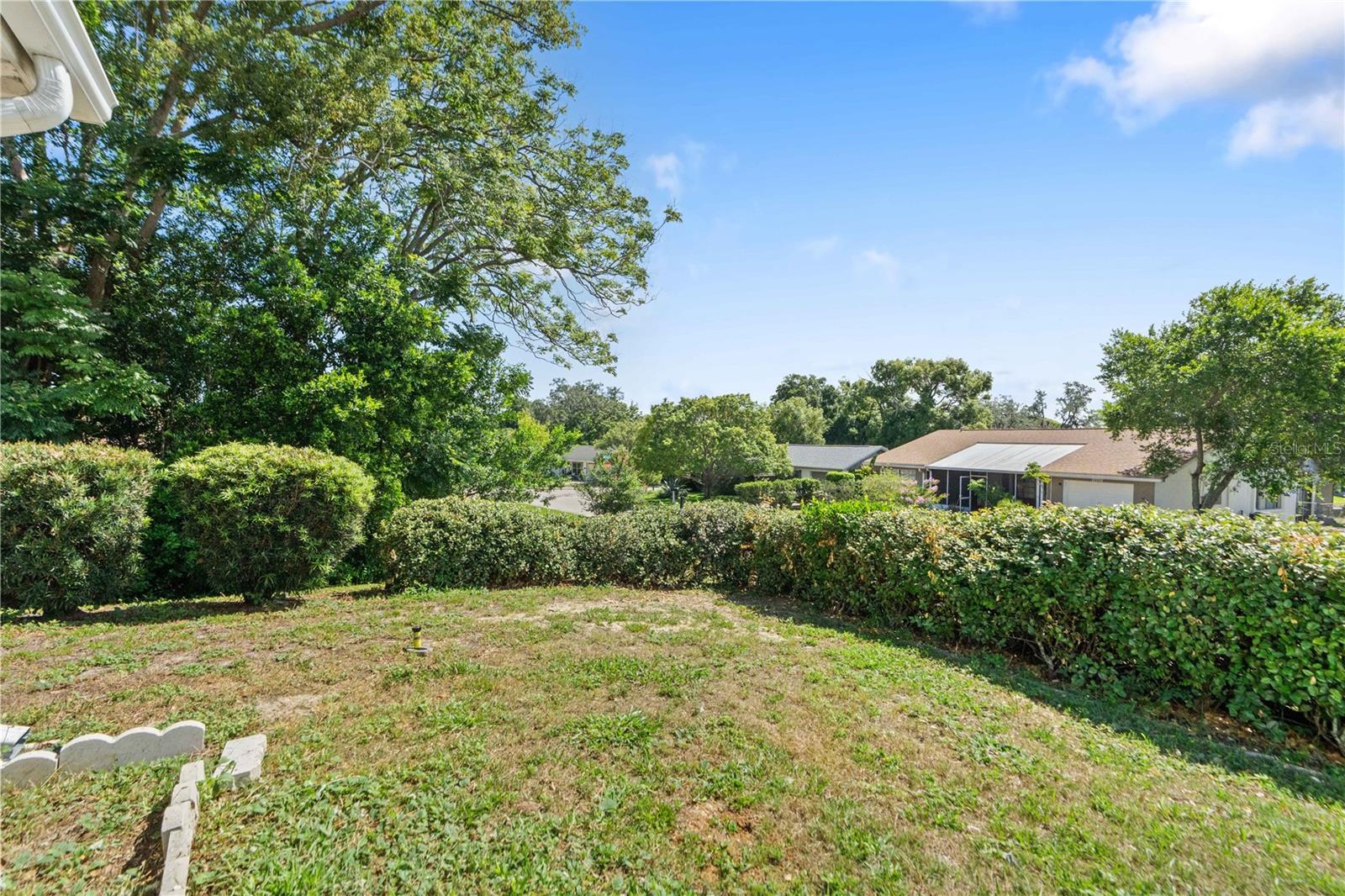 BEACON WOODS VILLAGE 5-B - Residential