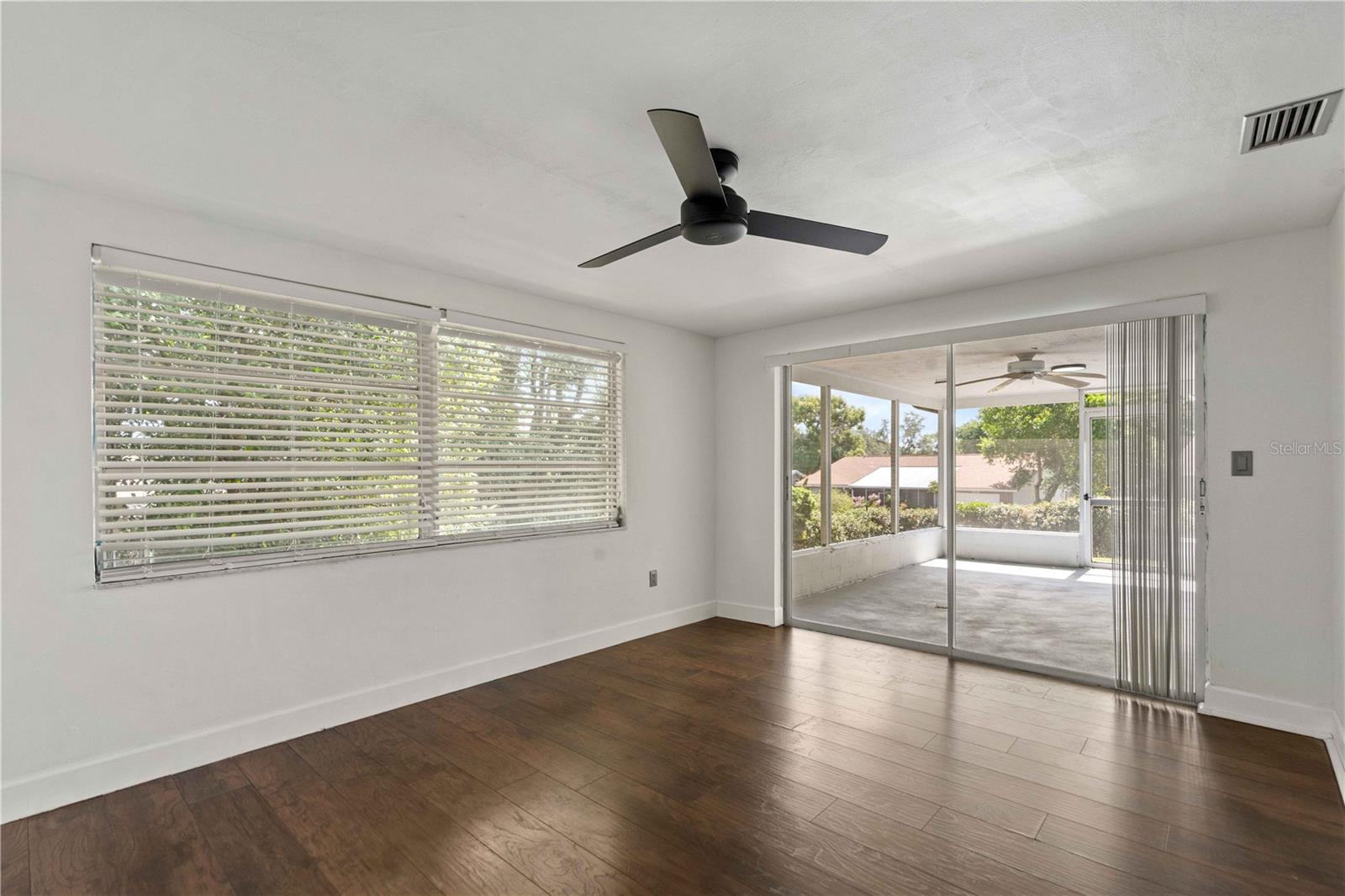 BEACON WOODS VILLAGE 5-B - Residential