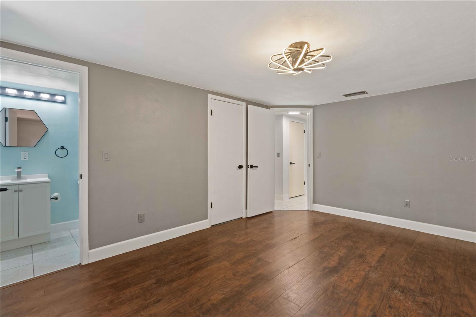 BEACON WOODS VILLAGE 5-B - Residential