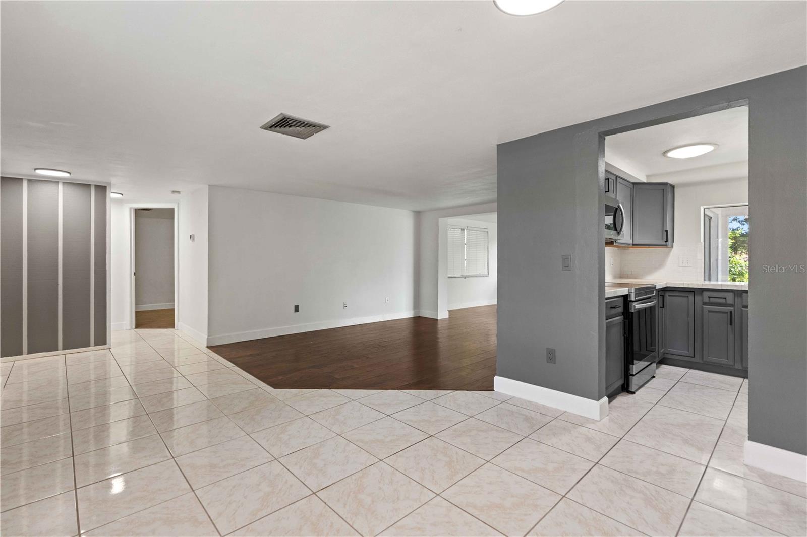 BEACON WOODS VILLAGE 5-B - Residential