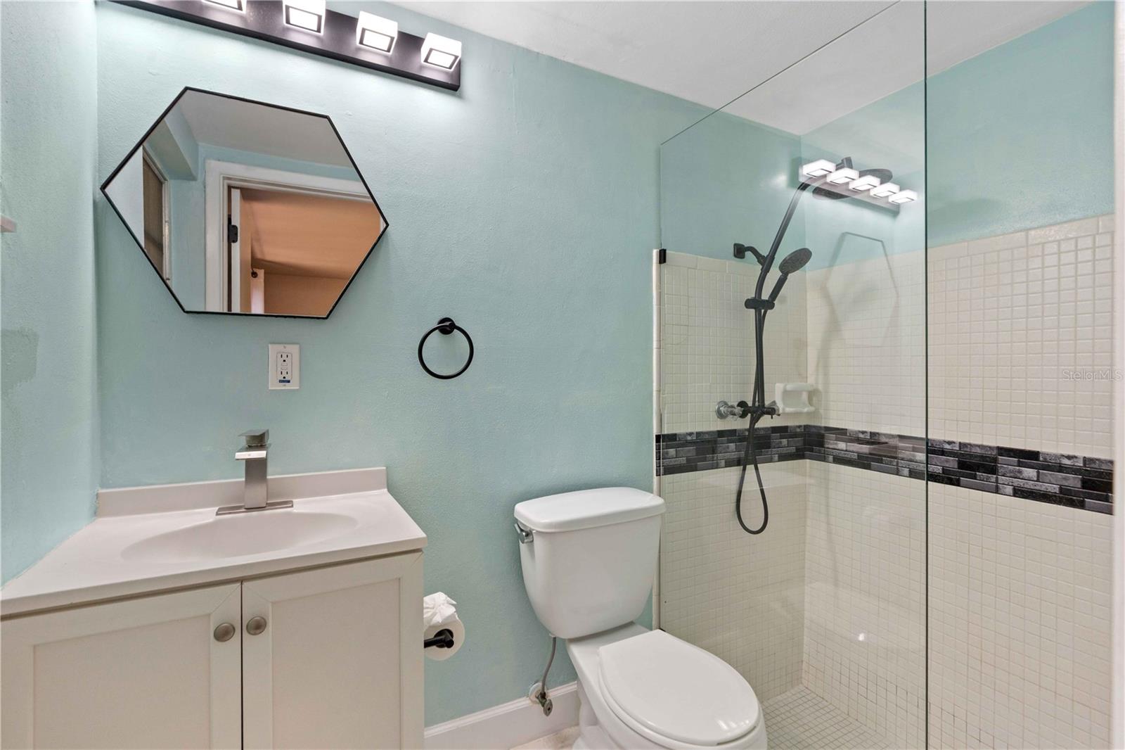 BEACON WOODS VILLAGE 5-B - Residential