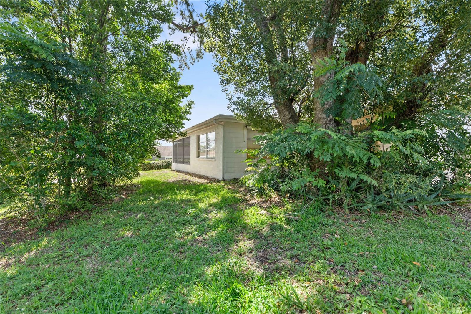 BEACON WOODS VILLAGE 5-B - Residential