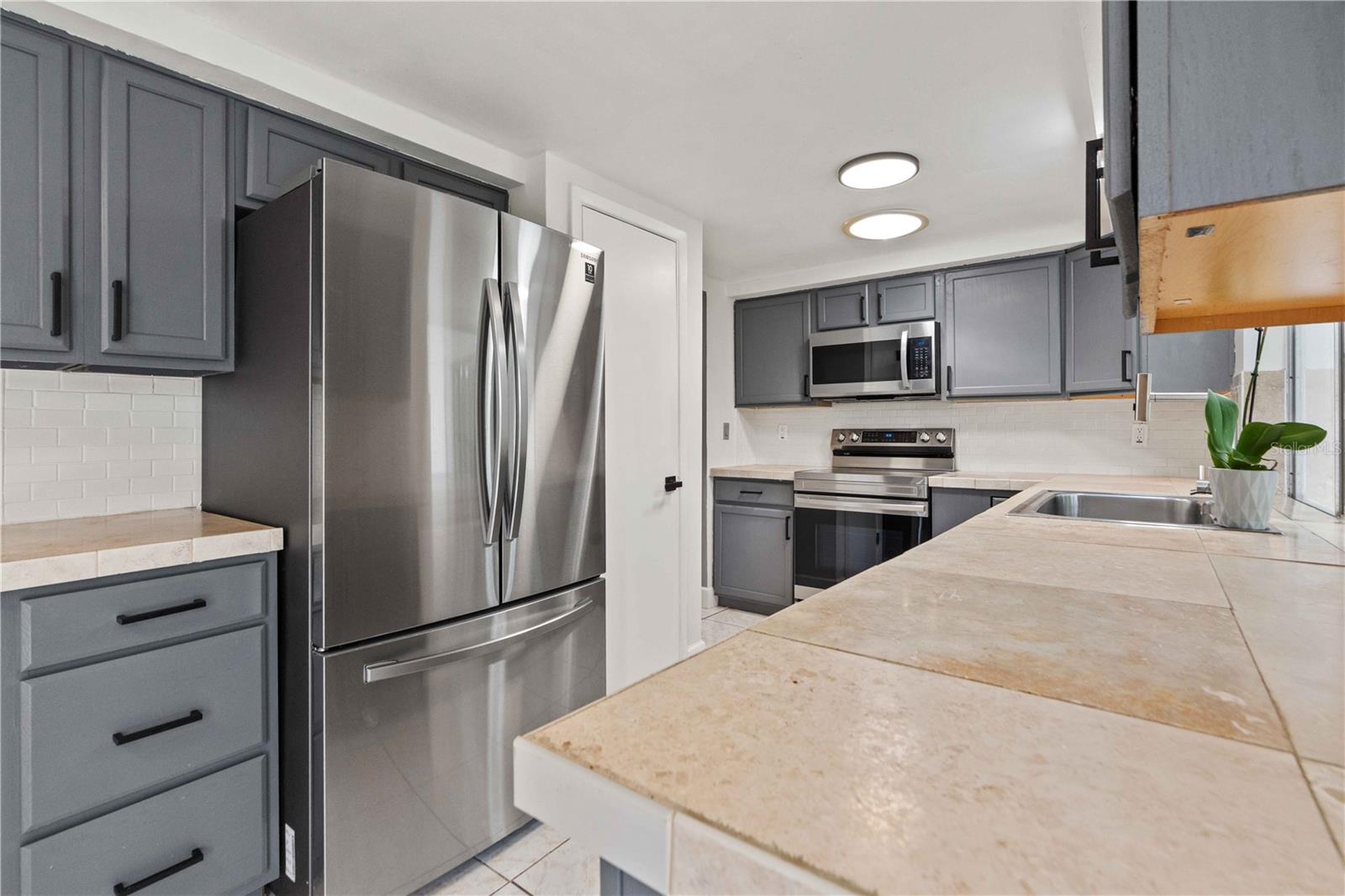 BEACON WOODS VILLAGE 5-B - Residential