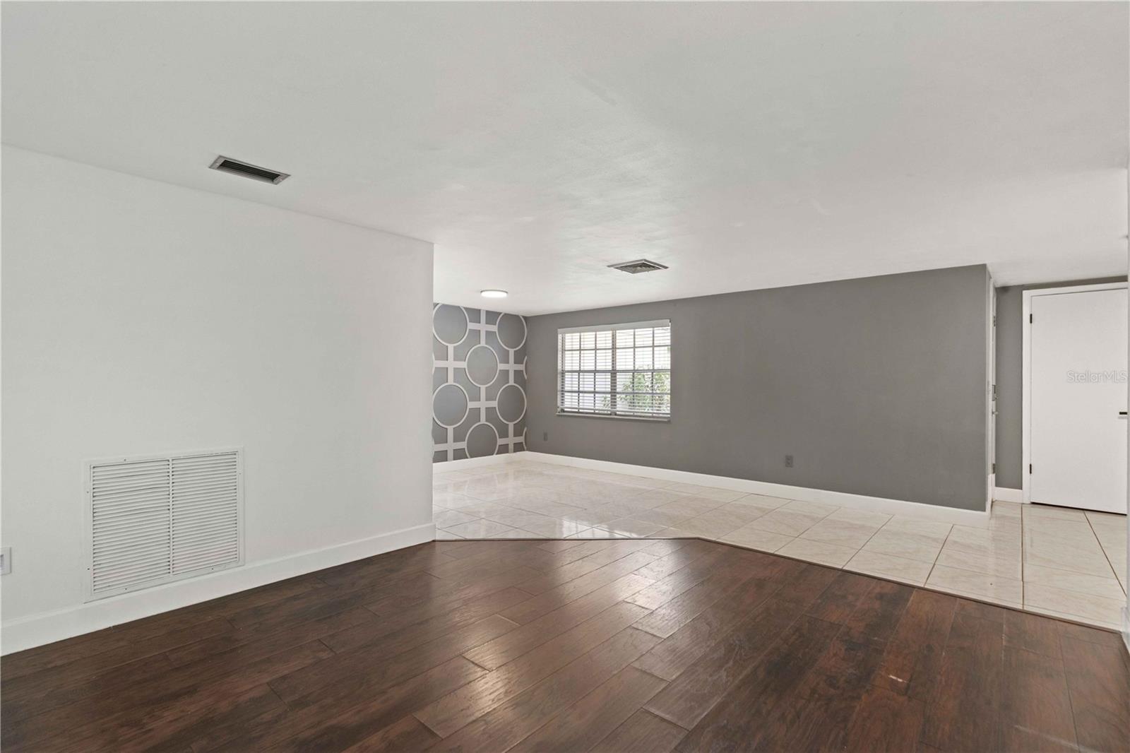 BEACON WOODS VILLAGE 5-B - Residential