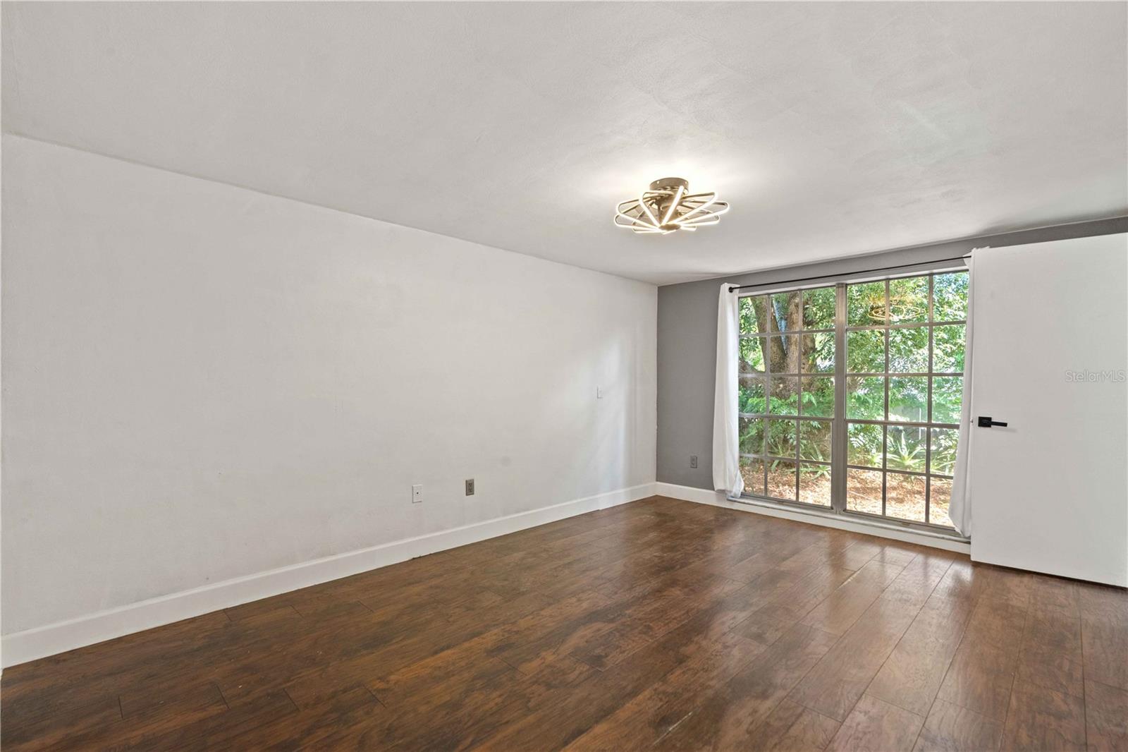 BEACON WOODS VILLAGE 5-B - Residential