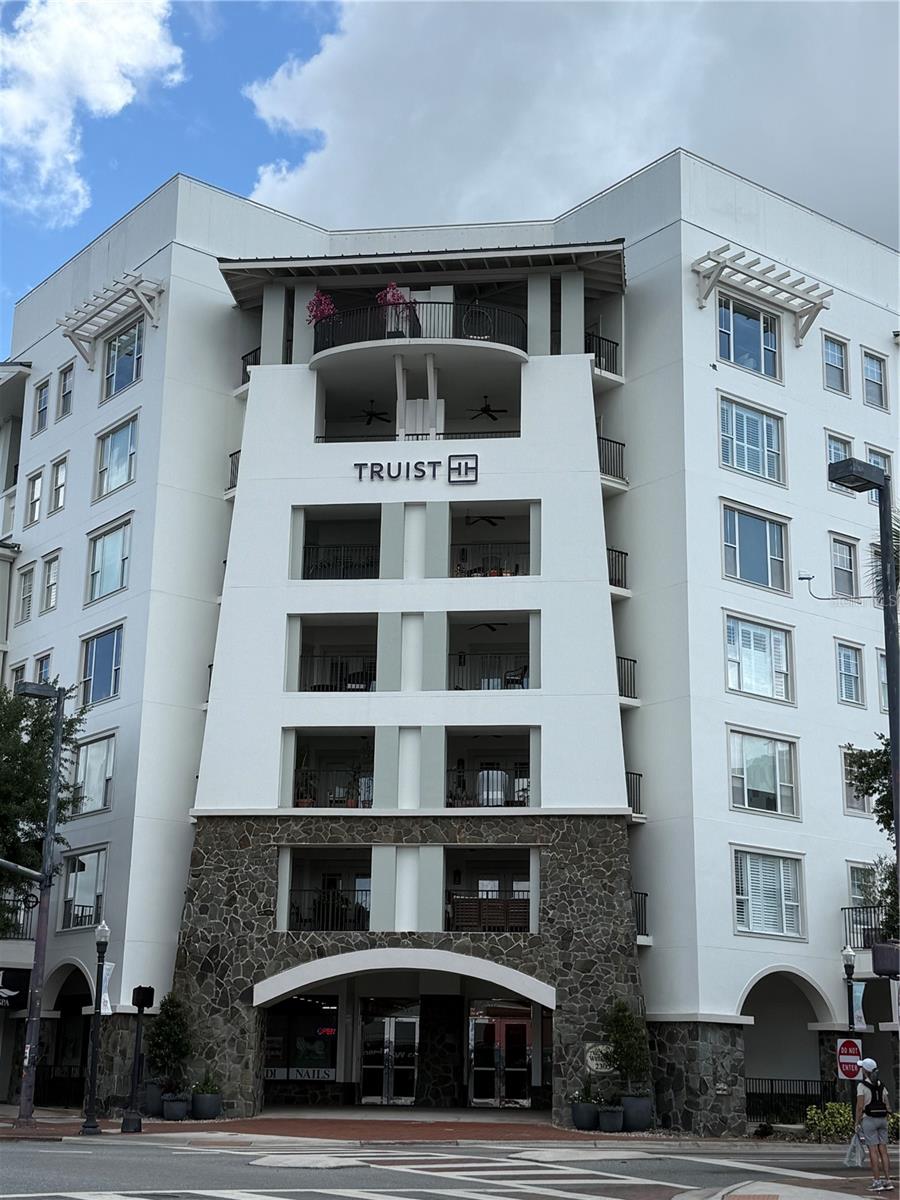 LOVE WHERE YOU LIVE! Start loving where you live while enjoying the convenience of your favorite restaurants, coffee shops and boutiques, just an elevator ride away from your front door. This Gorgeous 1BR Condo is located in the Heart of College Park above SunTrust Bank and Armando’s Italian Restaurant and Bar. The open airy floorplan offers generous natural lighting, soft neutral colors and wood and tile flooring throughout. The kitchen opens to dining/living combo overlooking views of the City Soccer Stadium and Downtown Orlando. The bedroom is spacious featuring a walk-in master closet and French doors opening out to your private covered balcony. The master bath offers a walk-in shower, soaker tub and two entries, one from the master and another private door for your guests. As a resident of The Wellesley Luxury Condominiums, you will have access to front desk concierge services, Resident Clubhouse with kitchen, Fitness Center, Secured Gated Parking and Courtyard and Pool and Lounge areas. The Wellesley is a pet friendly building with a dog park on the ground floor for residents only. Don't miss your chance become a College Park Resident and start enjoying events as Holiday on the Drive and College Park Jazz Fest and Spring Fest right outside your doors. College Park is Centrally located near the Ivanhoe Village and Downtown Orlando offering Various Sporting events, Concerts, Sunday Markets and Art Festivals at your finger tips.