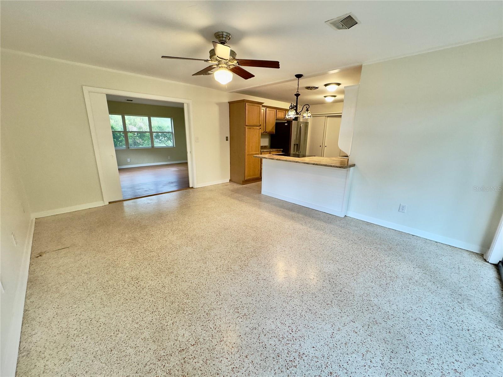 CREEKSIDE - Residential