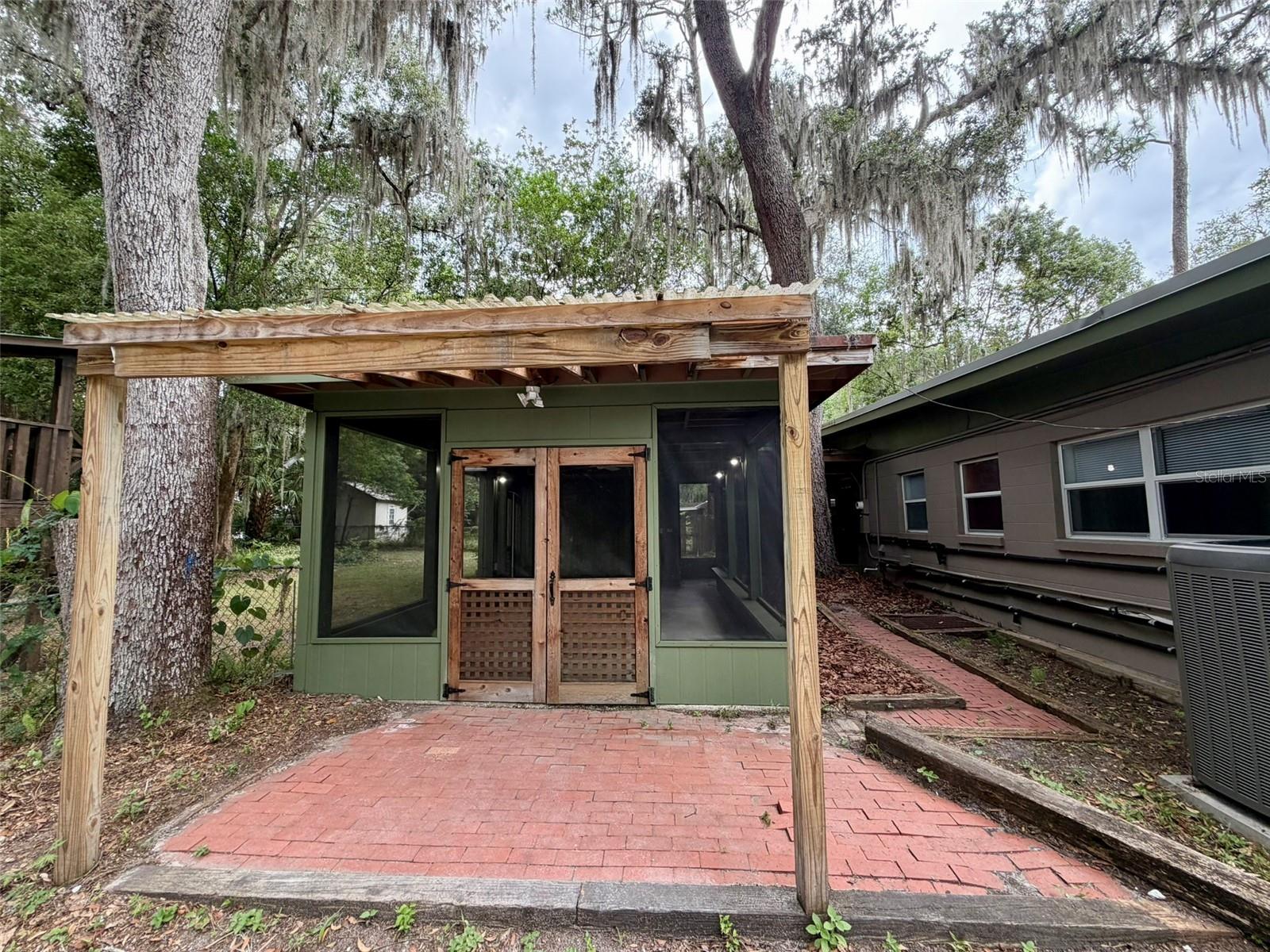 CREEKSIDE - Residential