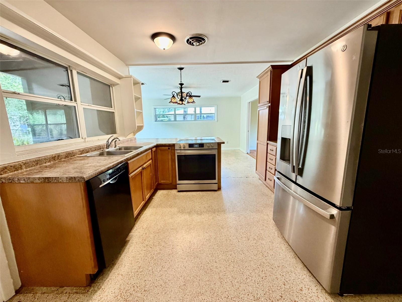 CREEKSIDE - Residential