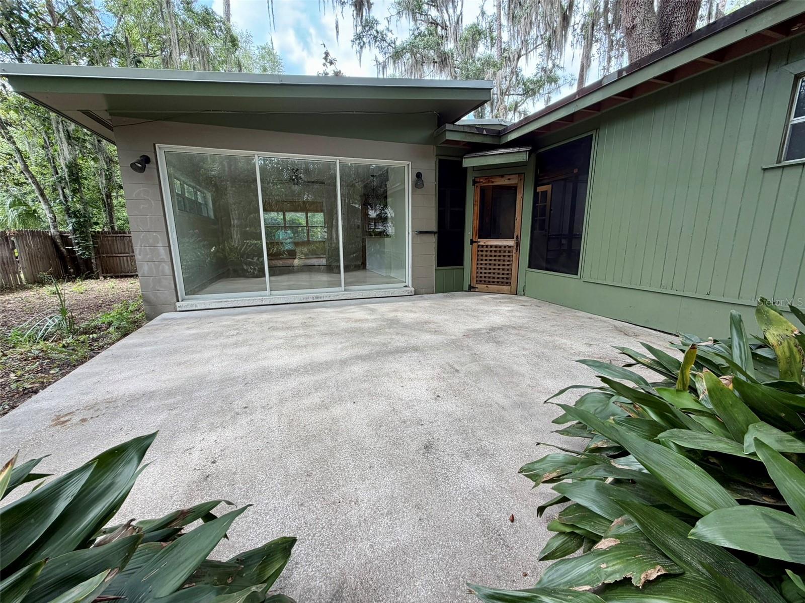 CREEKSIDE - Residential