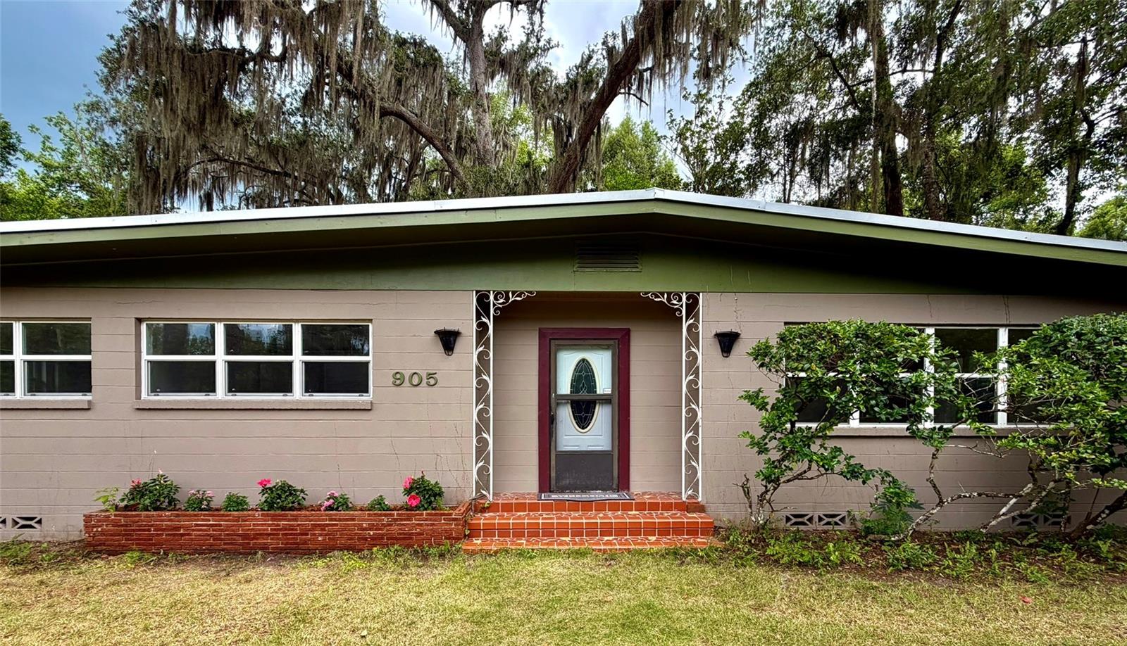 CREEKSIDE - Residential