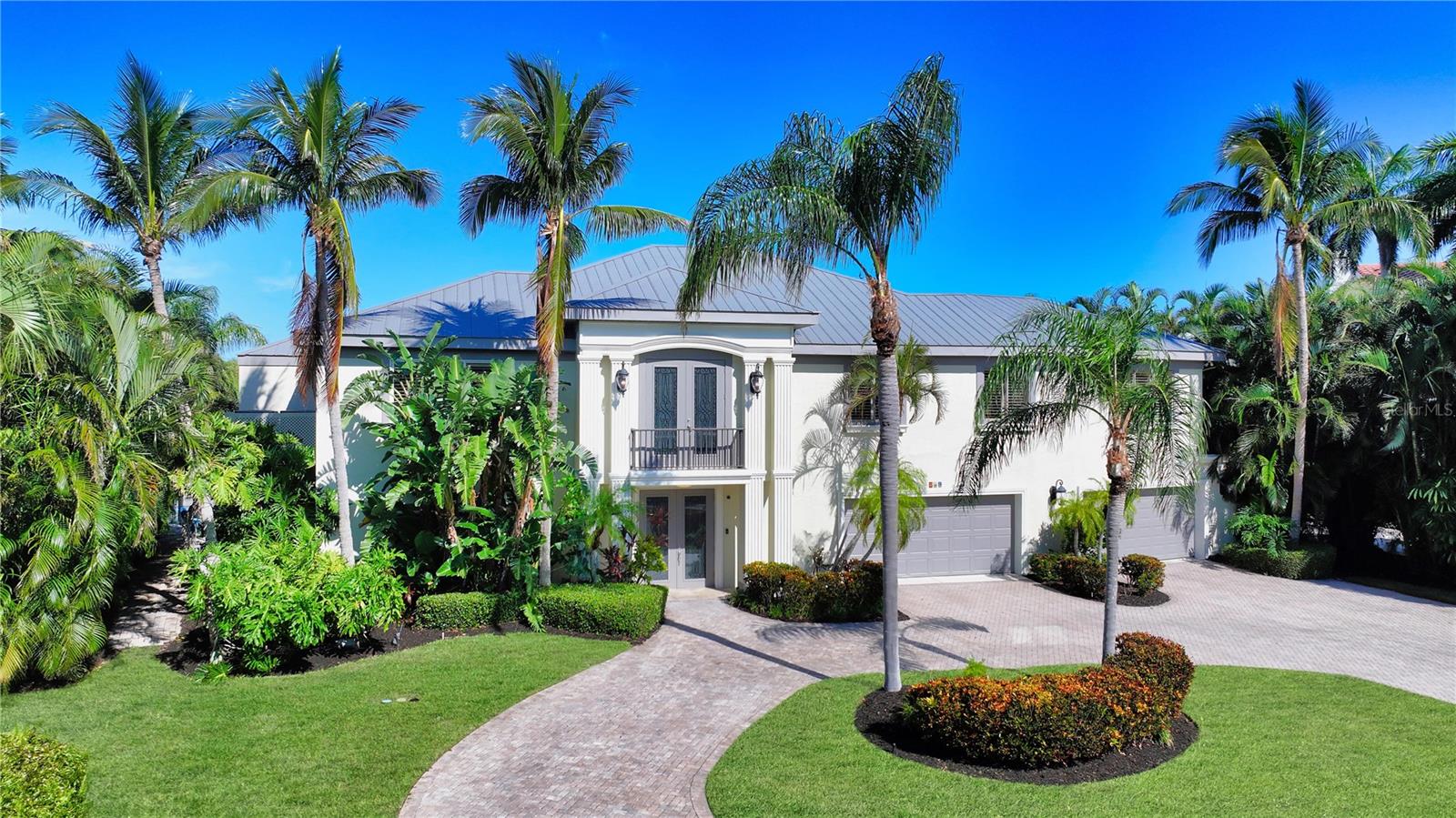Experience unparalleled luxury and elegance at this prestigious Country Club Shores residence, nestled on the sought-after south end of Longboat Key. Designed by renowned architect and interior designer George Merlin.