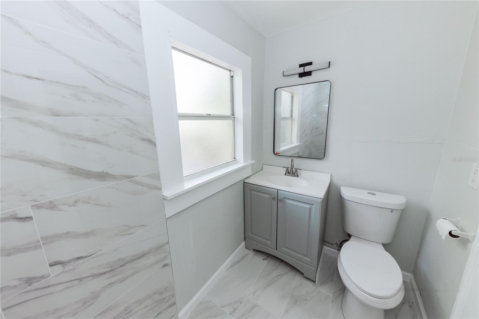 LAUGHNERS LAKEVIEW ADD - Residential Lease